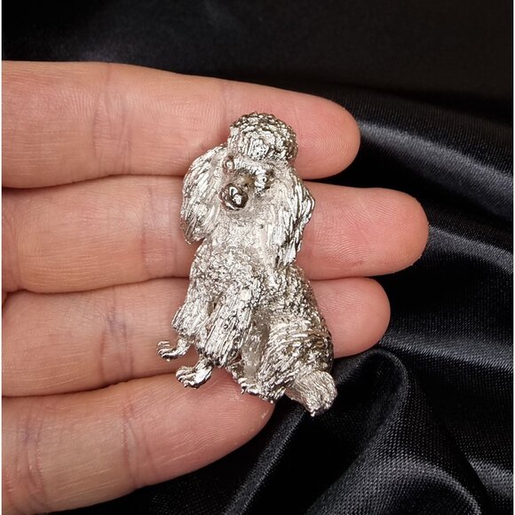 Vintage Trifari Poodle Brooch 1960s Silver Tone Dog Pin Signed - Picture 5 of 5